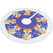 Raposa de inverno envolta na camisa da árvore de n