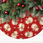 Saia Para Árvore De Natal De Poliéster Red Vintage Santa Claus Face Watercolor<br><div class="desc">Adicione um toque de charme nostálgico à sua decoração de férias com a nossa Camisa Vermelha Vintage Santa Claus Rosto Árvore de Aquarela. Esta saia festiva de árvore apresenta um delicioso padrão aquoso de faces clássicas de Papai Noel, colocadas sobre um fundo vibrante, enfeitiçadas com flocos de neve delicados. Perfeito...</div>