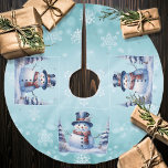 Saia Para Árvore De Natal De Poliéster Winter Forest Snowman Natal | Cerceta<br><div class="desc">Adicione um toque elegante à sua árvore de Natal nesta temporada de Natal com uma saia de Natal Teal Winter Forest Snowman. Design de saia de árvore apresenta um bonitinho bonitão em um chapéu encantador e cachecol em uma cena de floresta de inverno com neve caindo. Itens adicionais de presentes...</div>