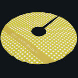 Saia Para Árvore De Natal De Poliéster Xadrez de Gingham Amarelo Vintage Mustard Personal<br><div class="desc">Adicione um toque pessoal ao seu decoro de férias com esta vintage mostarda amarela gingham xadrez de poliéster escovado, personalizada com o seu nome familiar. A design retro-inspirada, com um padrão acolhedor de xadrez, traz calor e charme à sua árvore de Natal. Feita de poliéster escovado, esta saia-árvore é na...</div>