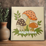 Sala de feliz com nome personalizado<br><div class="desc">Um design divertido com cogumelos fungos. Um design com abacate verde,  castanho e laranja.</div>