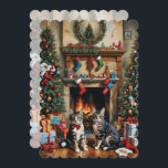Sala decorada festiva, lareira, gatos, vintage<br><div class="desc">Este cartão de Natal apresenta dois gatos em frente a uma lareira numa sala de estar festivamente decorada. Vintage. Envie Cartões de natal para seus amigos e família. Texto personalizado e traseiro.</div>
