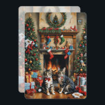 Sala decorada festiva, lareira, gatos, vintage<br><div class="desc">Este cartão de Natal apresenta dois gatos em frente a uma lareira numa sala de estar festivamente decorada. Vintage. Envie Cartões de natal para seus amigos e família. Texto personalizado e traseiro.</div>