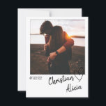 Salvar minimamente o Cartão com fotos de data<br><div class="desc">Belo casamento mínimo salve o cartão de data com fotografia e tipografia caligráfica moderna. Você pode mudar facilmente qualquer pedaço de texto e substituir a foto. Se quiser alterar fontes,  cores ou qualquer outro elemento design,  clique para "Personalizar mais".</div>