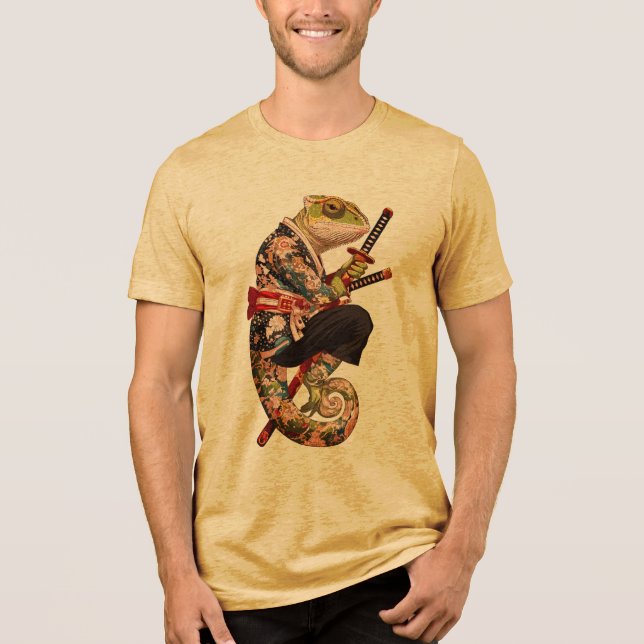 Samurai Camaleão – Guerreiro Tatuado com Katana (Frente)