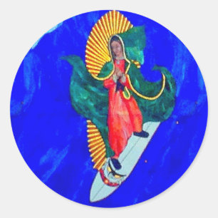 santo surfando da freira na etiqueta azul da onda