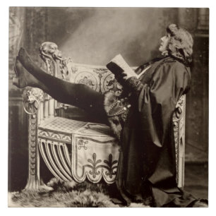 Sarah Bernhardt (1844-1923) como Hamlet no 1899