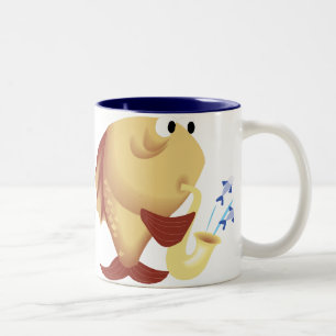 Saxofone engraçado que joga a caneca dos peixes