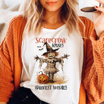 Scarecrow Kisses Harvest Deseja Vintage Halloween<br><div class="desc">Celebrar a época de colheita com esta Camiseiros Assustadores que Desejam a Camiseta do Dia das Bruxas. Apresentando um charmoso design de uma espantalho com uma abóbora e elementos brancos, essa camisa captura perfeitamente o encanto nostálgico do Halloween e da colheita de outono. Feito de materiais de alta qualidade para...</div>