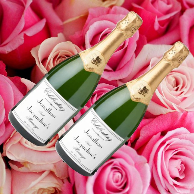 Script Clássico de Nomes Personalizados Elegantes  (A must have for the perfect wedding - sparkling wine labels with elegant bride and groom names.)