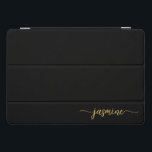 Script de Nome do Monograma Dourado Preto Simples<br><div class="desc">Simples, Simples, Simples, Preto E Dourado Nome Monograma, Script Personalizado De capa de ipad Personalizada. Este design com seu primeiro nome em um estilo bonito, escrito à mão, estilo swash tail typografia (ou caligrafia) em preto e ouro. É fácil personalizar. Excelente presente feminino de aniversário, chá de panela, dia da...</div>