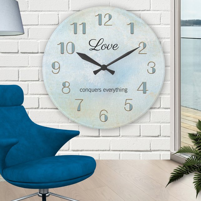Seafoam Artístico Praia Amor Relógio (Wall clock featuring an artistic painted seafoam colored design with gold teal numbers)