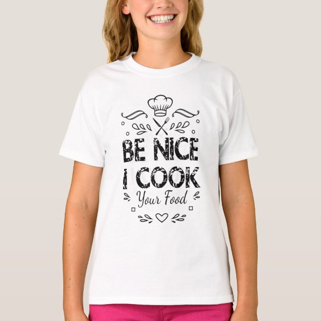 Seja Simpático Eu Cozinho Sua Comida Camiseta engr (Frente)
