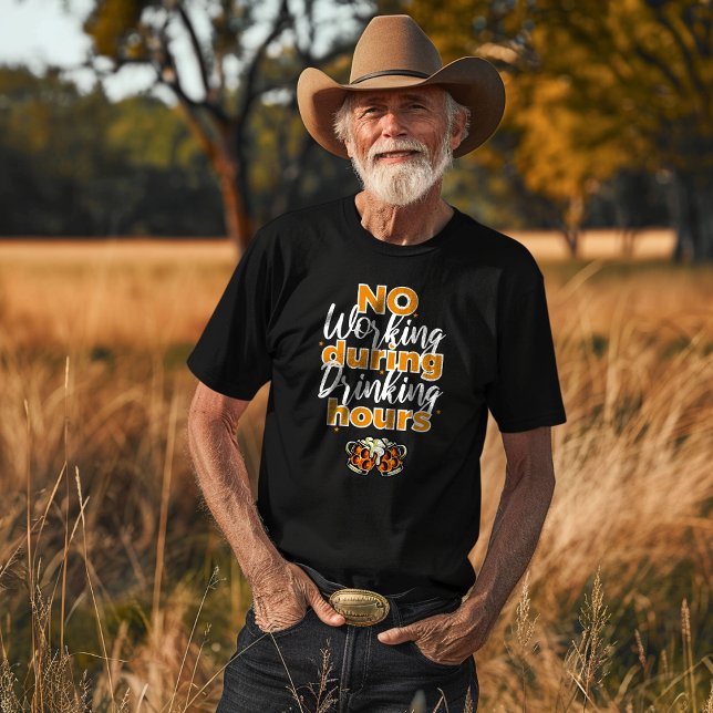 Sem Trabalhar Durante O Bebendo De Camisa (Criador carregado)