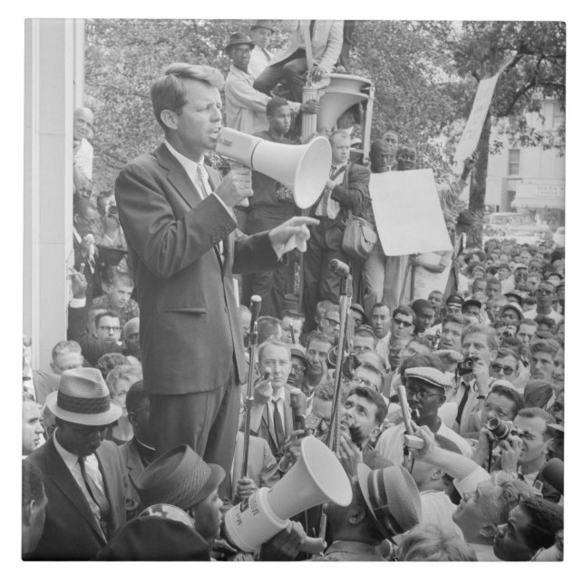 Sen. Robert Kennedy Campaigning para Presidente do (Frente)