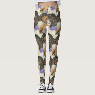 senhora com cogumelo marrom tom bege legging