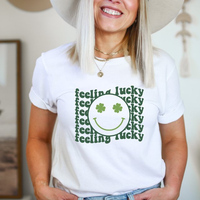 Sensação De Camisa Sortuda (Feeling Lucky, St. Patrick's Day, Irish Vibes, Shamrock Chic, Lucky Charms Tee, Festive Shirt, Green)