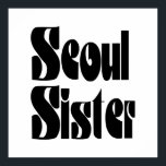 Seoul Sister Poster<br><div class="desc">A Irmã Soul Globe Trotters é especializada em imagens idiossincráticas de todo o mundo. Aqui você encontrará Cartões de Saudação, Cartões Postais, Posters, Mouséads e muito mais.</div>