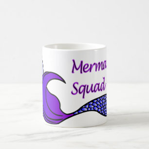 Sereia com rabo de sereia roxo numa caneca