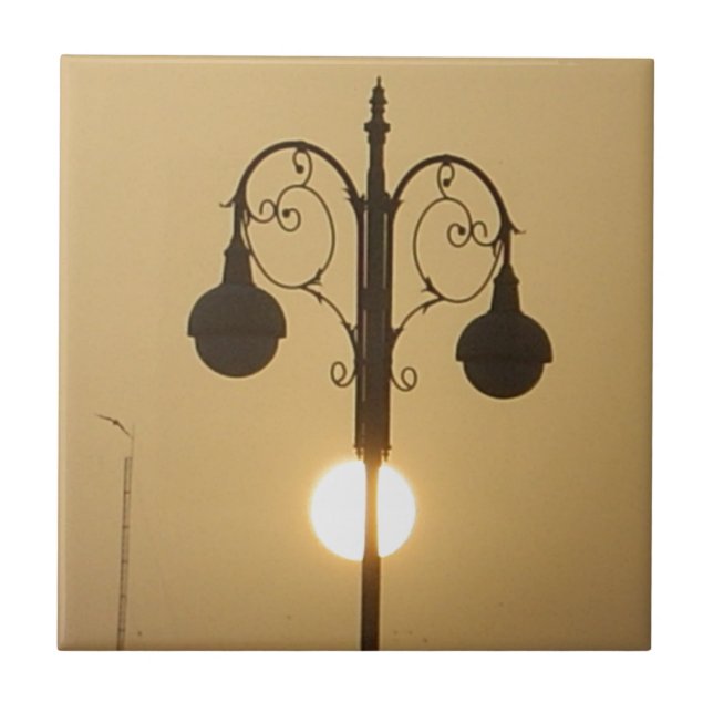 Serene Victorian Street Lamp Sunset Sky (Frente)
