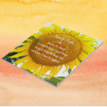 Serenity Prayer Amarelo Sunflower<br><div class="desc">Azulejo cerâmico com a imagem fotográfica de um florescimento brilhante amarelo de girassol,  juntamente com as palavras inspiradoras da Oração da Serenidade impressas em escrita branca e estilizada. Um design floral adorável! Selecione o tamanho do seu azulejo. Faz um presente pensativo para a família e os amigos!</div>