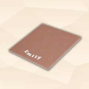 Seta branca monograma sobre fundo mocha mousse  