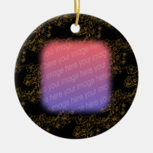 Seu Ornamento Dourado de Design Floral Elegante