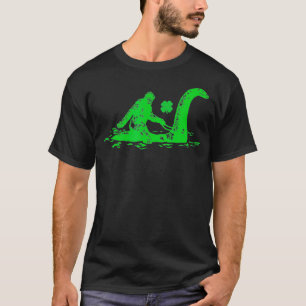 Shamrock Andando A Camisa Do Monstro Do Loch Ness