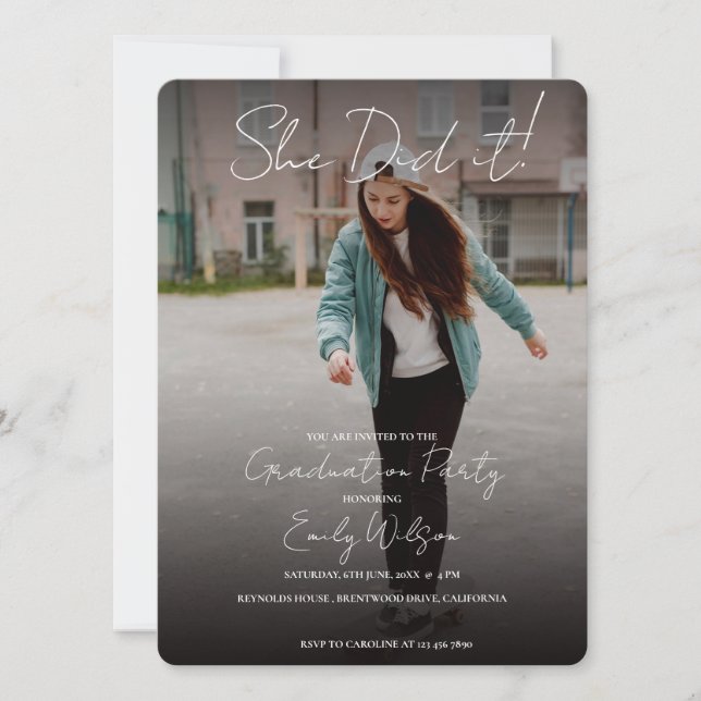 She Did It Modern Photo Graduation Party Invite (Frente)