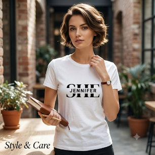 SHE Nome Personalizado Camisa Gráfica Moderna de T