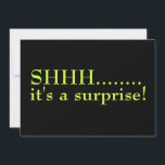 Shhh Surprise 60th Convite de aniversário<br><div class="desc">Preto e Verde limão Shhh é uma surpresa O 60º Convite de aniversário é ousado, contemporâneo e moderno. Um lado é preto com verde limão e diz "Shhh... é uma surpresa." O verso tem todas as informações da parte e é concluído em preto em um fundo de verde limão. Isto...</div>