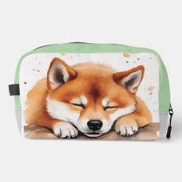 shiba ganhando mala de higiene tricolor sonolenta