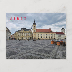 Sibiu Town Hall e igreja veem cartão postal