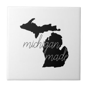 Silhueta Preta Com Tipografia Feita Em Michigan