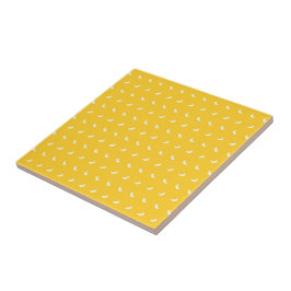 Silhuettes de Pequenas Bananas Brancas em Amarelo