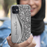 Silver Faux Glitter Glam Bling Personalizado Metal<br><div class="desc">A design é uma foto e as capas não são feitas com brilho, sequências, metais ou madeiras. Este design também está disponível em outros modelos de telefone. Escolha Tipo de dispositivo para ver outros iPhone, Samsung Galaxy ou Google capas. Alguns estilos podem ser alterados selecionando Estilo se essa for uma...</div>