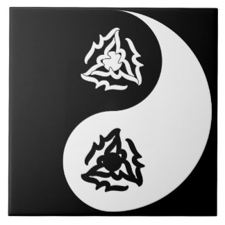 Símbolo de yin e yang em preto e branco