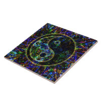Símbolo urbano futuro metálico de Yin Yang da