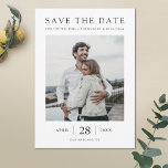 Simples Elegante Salve o Modelo de Cartão com foto<br><div class="desc">Este simples e elegante casamento fotográfico salve o cartão de data modelo com seus nomes e detalhes em preto. Nós definimos a forma padrão da placa como cantos nítidos padrão, mas cantos arredondados também funcionam maravilhosamente com este design, então tente ambos os modos de edição para ver quais o capturam!...</div>
