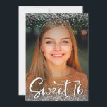 Simples Omã Moderna Sweet 16 Convite<br><div class="desc">Dê um glamour à sua doce festa de aniversário 16 para sua garota desajeitada com este simples convite moderno e moderno com gotas de luz prateada,  adicione uma foto</div>