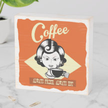 Sinal de caixa de madeira de café da mulher retrô