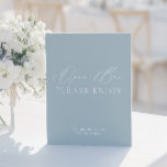 Sinal de Casamento de Bar Aberto Azul e Branco Dus<br><div class="desc">Apresentando uma na moda de mistura de azul sereno e branco nítido, este sinal captura a elegância relaxada de um casamento de temas costeiros. Perfeitamente adequado para um bar aberto, ele adiciona um toque de sofisticação enquanto mantém uma vibração de barbatana e de barbatana. Quer seu casamento seja perto do...</div>