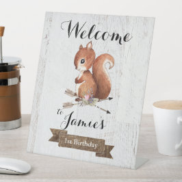 Sinal de primeira festa de aniversário do Esquilo 