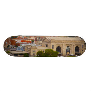 Skate A estação da união, centro de Kauffman, céu po