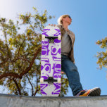 Skate Adicionar Seu Próprio Nome Personalizado Roxo Pers<br><div class="desc">Adicione seu próprio nome personalizado O skate personalizado apresenta seu nome personalizado em tipografia roxa moderna em um simples fundo branco. Personalize editando o texto na caixa de texto fornecida. Dê um presente personalizado, skate personalizado ao seu skate favorito para o Natal, aniversário ou seu melhor amigo. Elaborado por ©Evco...</div>