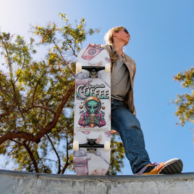 Skate Alienígena aqui pelo café (Ao ar livre 1)