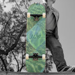 Skate Amarine Seafoam Water Patchwork com Iniciais<br><div class="desc">Bonito, fresco, skate Boho Chic em tons de mar, verde oceano, aquamarina e azul aqua, como água espumante à luz do sol. O padrão de retalhos é desenhado a partir de uma montagem de fotografias de ondas ondulantes de um mar tropical. A nova paleta de cores legal tem um sentimento...</div>