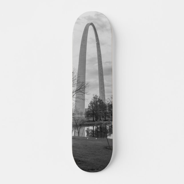 Skate Arco do Parque em Tons de Cinza (Frente)