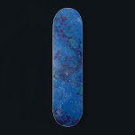 Skate Azul Urbano Retroativo Moderno<br><div class="desc">O moderno design único,  azul e branco,  fará com que você faça 180 em estilo. Este andar de na moda é perfeito para qualquer skate que adora andar de surf.</div>