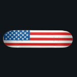 Skate Bandeira americana<br><div class="desc">Um skate com uma bandeira americana nela.</div>